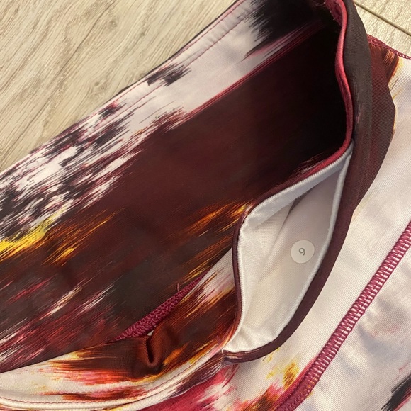 Lululemon leggings- multicolour, size 6 - Picture 3 of 4